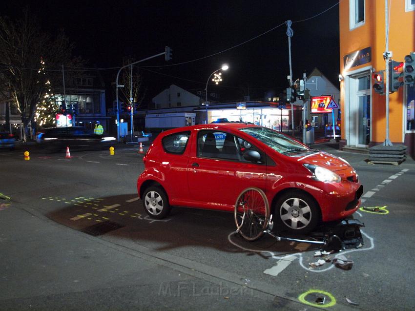 VU Rad gegen PKW Koeln Rath Roesratherstr Eilerstr P02.JPG